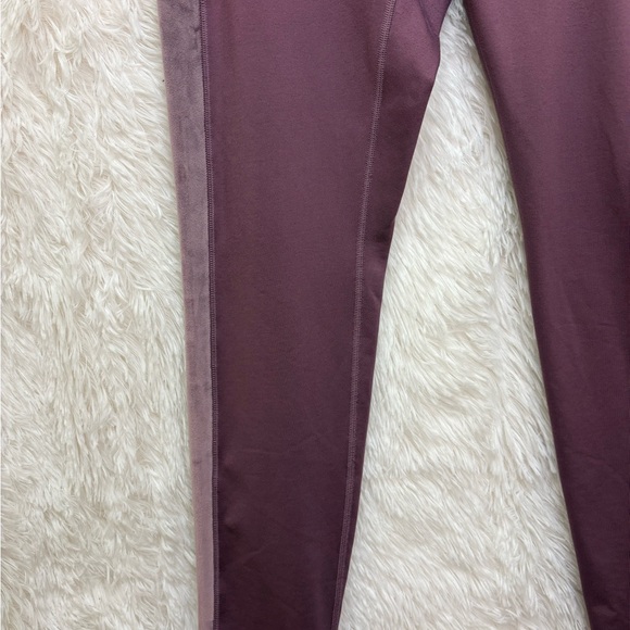 PINK Victoria’s Secret Purple Active Velvet Panel Leggings | Size Large | 💜✨ - Picture 12 of 17